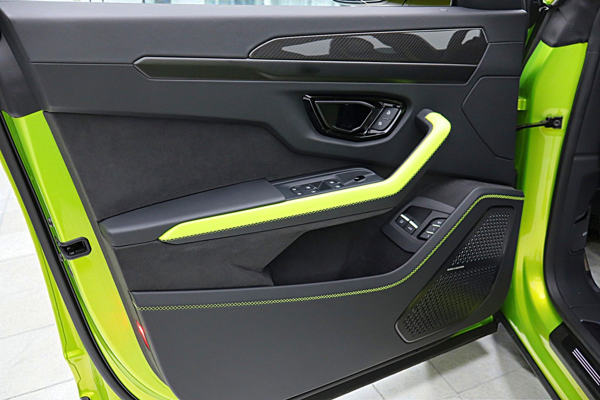 2025 Lamborghini Urus SE Org MSRP $349,965