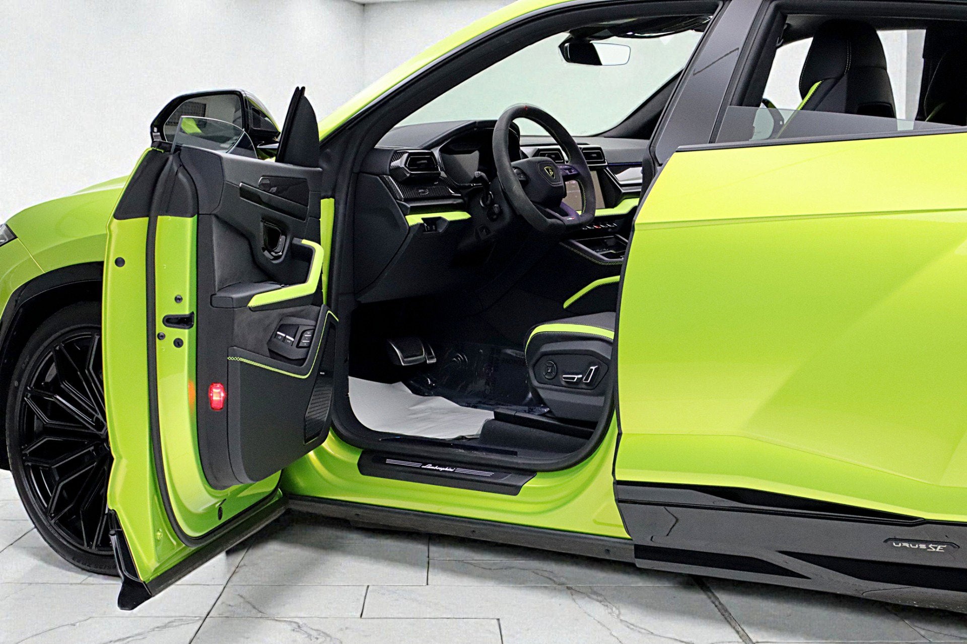 2025 Lamborghini Urus SE Org MSRP $349,965