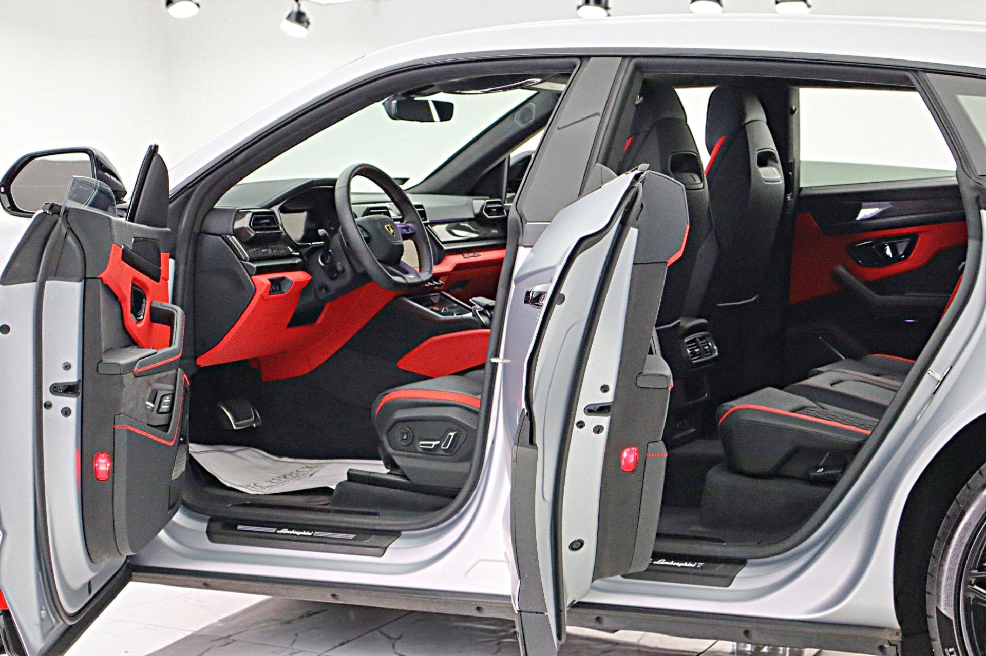 2025 Lamborghini Urus SE/LEASE OPTIONS AVAILABLE