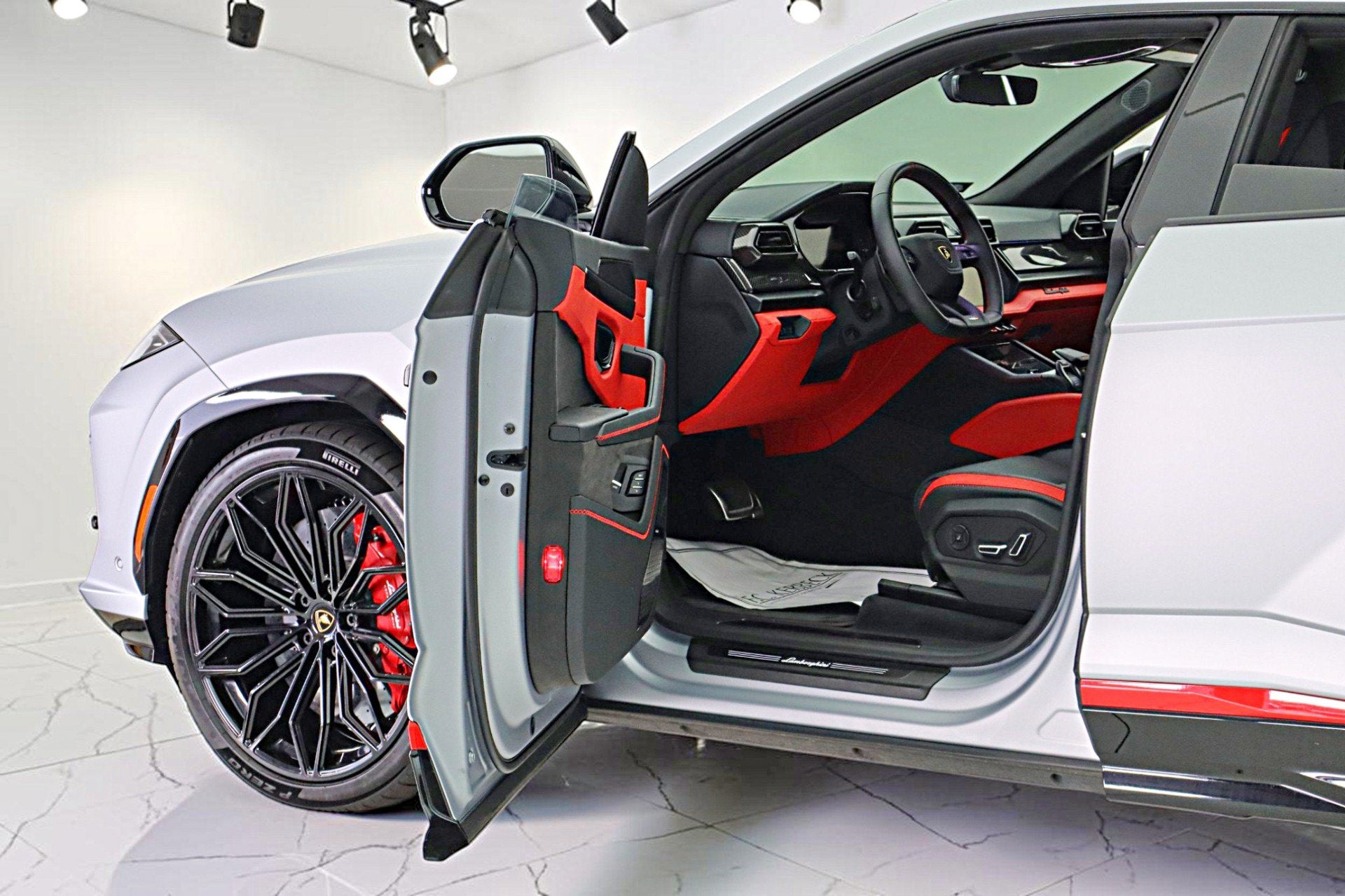 2025 Lamborghini Urus SE/LEASE OPTIONS AVAILABLE